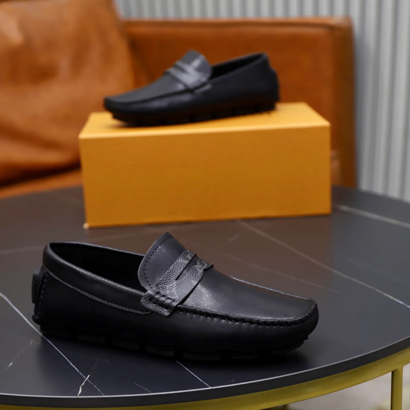 Ex-factory price: 460💰【LV】Louis Vuitton ⚠️High-end men’s driving and pedal series ⚠️38-44 (customized for 45) ⚠️All original cowhide leather! Thick and soft! Made entirely of calfskin lining! Rubber sheet anti-slip beanie sole! Three-dimensional package technology! Fashionable and classic! Handicrafts! Original high quality! Feel free to compare!